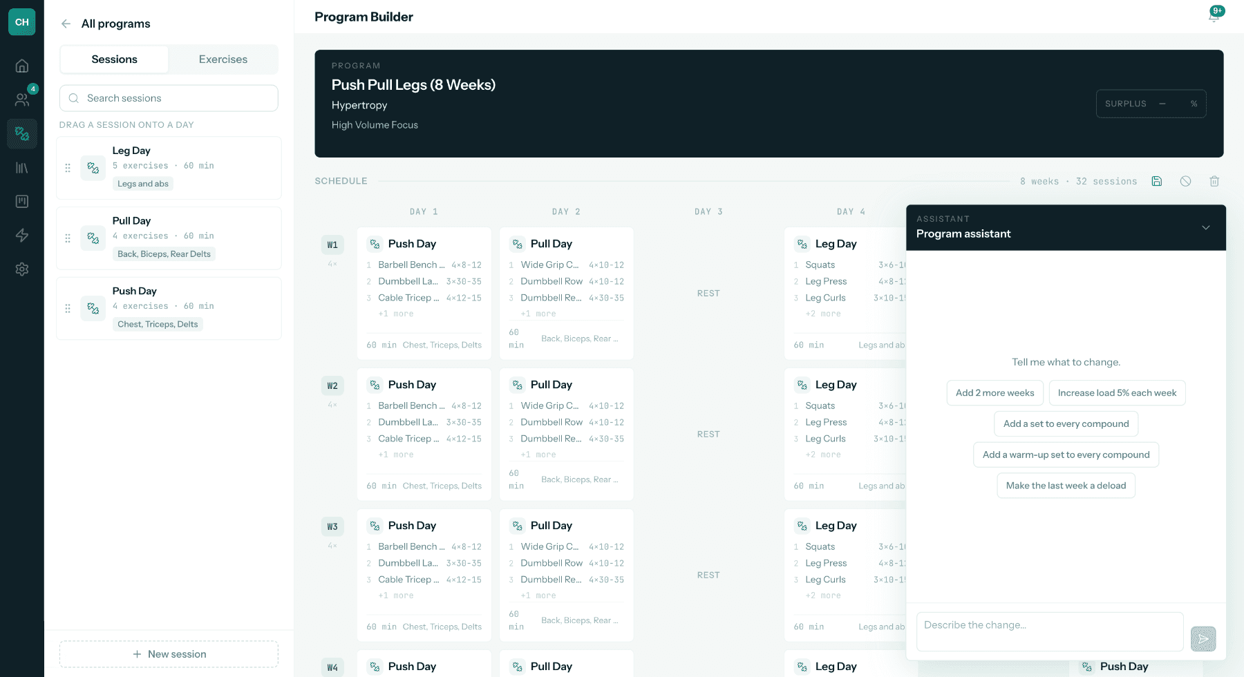 Atletafit program builder: a session library on the left, an eight-week schedule grid, and the program assistant open on the right